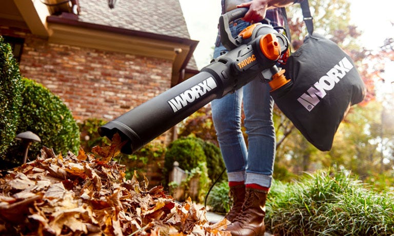 person blowing leaves with the worx trivac wg509