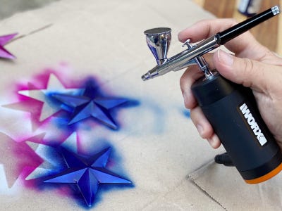 spay painting star blue