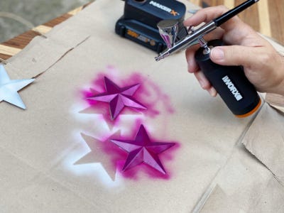 spay painting star red pink