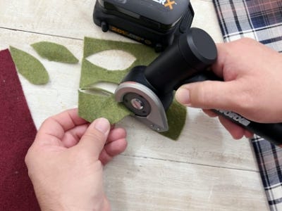 zipsnip cutting green felt