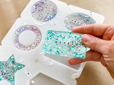 removing rectangle resin shape from plastic mold
