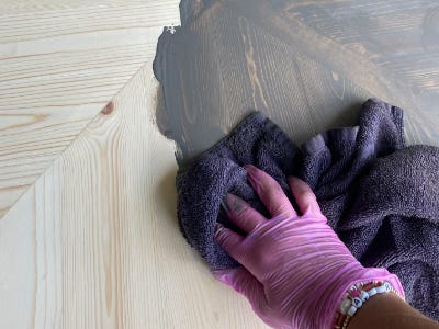 using rag to apply stain to top of wood surface