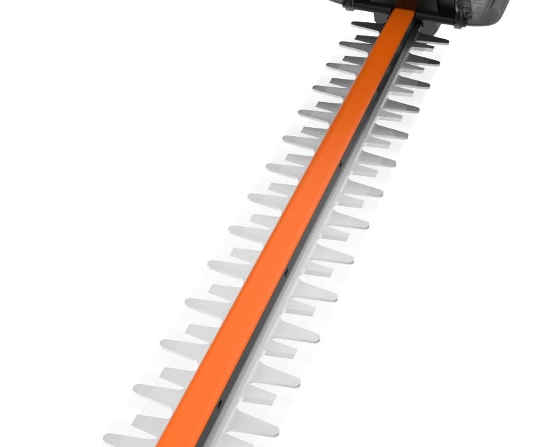 close up image of the hedge trimmer blades