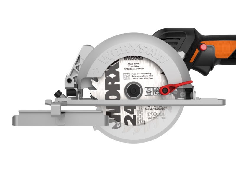 close up of the saw blade